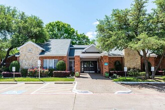 Barcelona on Chisholm Trail in Fort Worth, TX - Foto de edificio - Building Photo