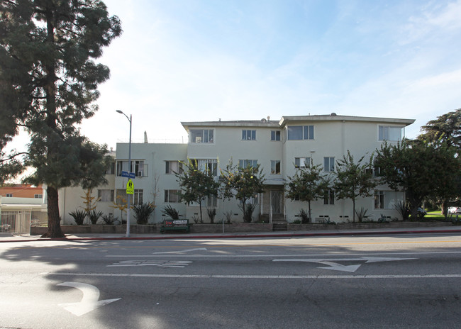 Los Feliz Courtyard Apartments in Los Angeles, CA - Building Photo - Building Photo