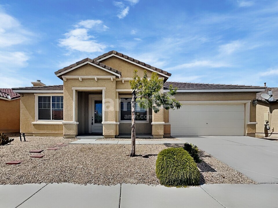 2028 Silver Blaze Ct in North Las Vegas, NV - Building Photo