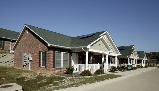 Millstone Village Apartments in Pacific, MO - Foto de edificio - Building Photo