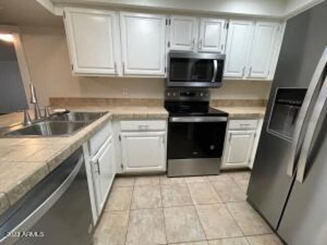 property at 2121 W Union Hills Dr