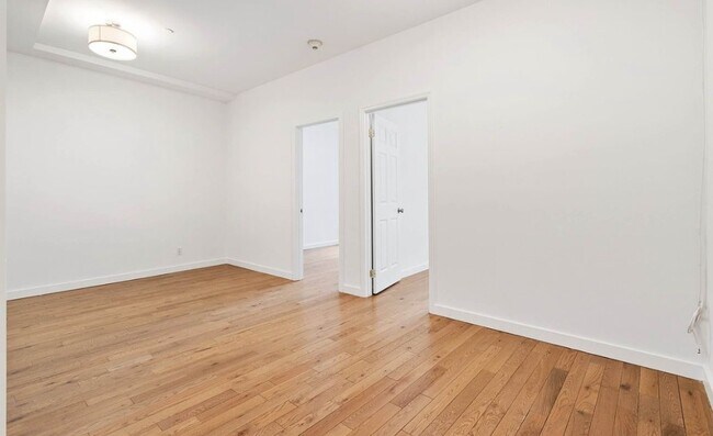 102 Fulton St in New York, NY - Building Photo - Building Photo