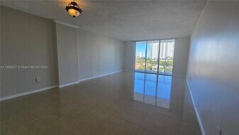 2851 NE 183rd St, Unit 805E in Aventura, FL - Building Photo