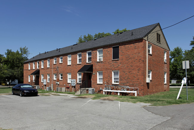 University Falls Apartments in Norman, OK - Building Photo - Building Photo