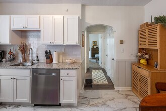 6423 Kennedy Ave in Cincinnati, OH - Foto de edificio - Building Photo