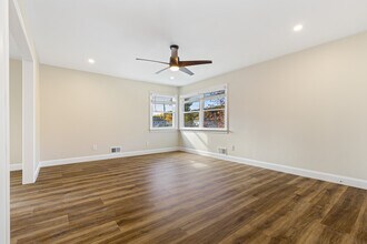 165 Byrne Ave in Staten Island, NY - Building Photo - Building Photo