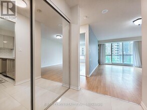 8-608 Pemberton Ave in Toronto, ON - Building Photo - Building Photo