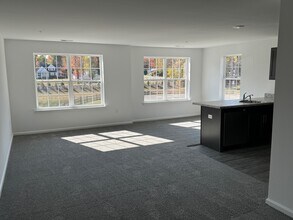 2 Ventura Dr in East Hanover, NJ - Building Photo - Building Photo