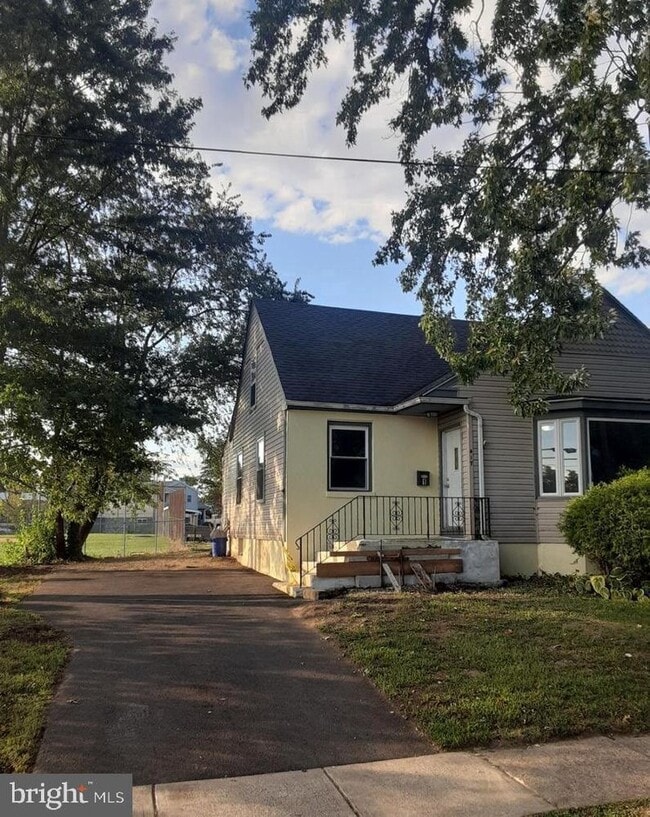 property at 417 Walnut St