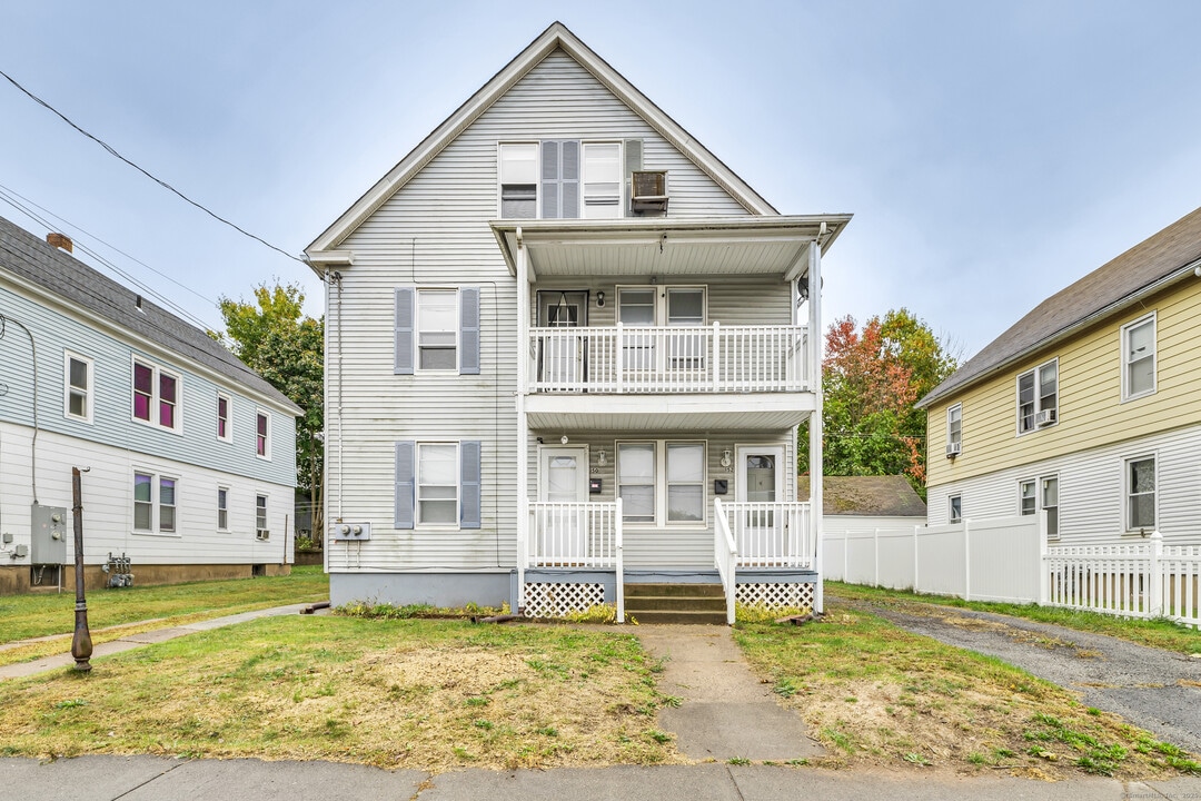152 W Center St in Manchester, CT - Building Photo