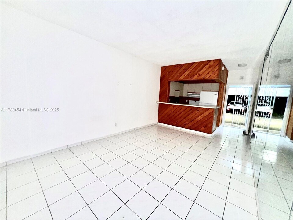 4370 NW 11th St in Miami, FL - Building Photo