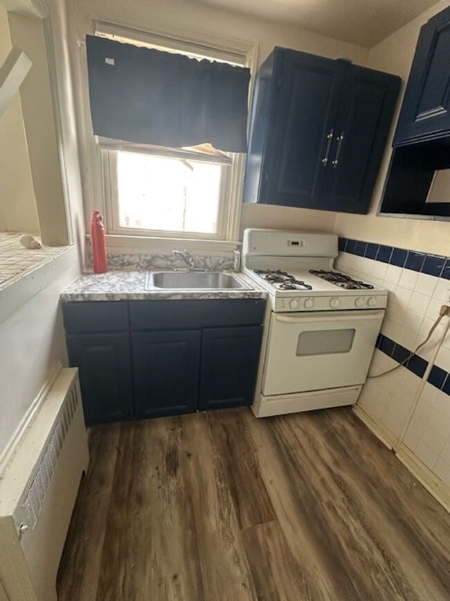 property at 846 Windermere Ave