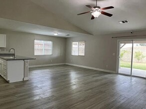 12318 Maclure Dr in Bakersfield, CA - Building Photo - Building Photo