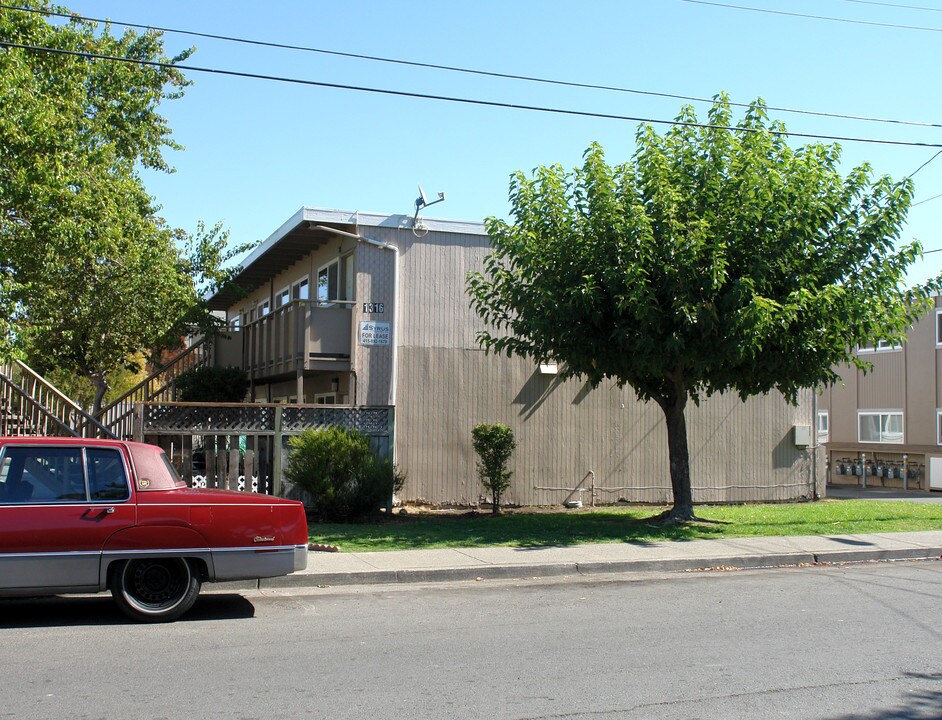 1316 Leafwood Dr in Novato, CA - Foto de edificio