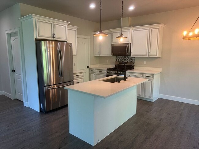 6585 Beverly Hills Cir in Wasilla, AK - Building Photo - Building Photo