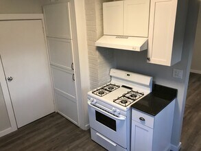 1002 Naval Ave in Bremerton, WA - Building Photo - Building Photo