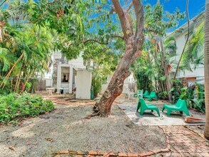 7820 Abbott Ave in Miami Beach, FL - Foto de edificio - Building Photo