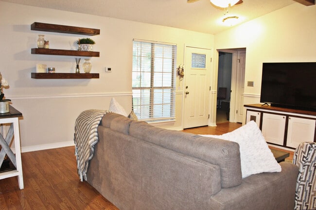 159 Meadowbrook Ct in Niceville, FL - Building Photo - Building Photo
