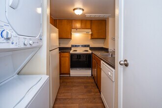 Creekstone Apartments in Nashville, TN - Building Photo - Interior Photo