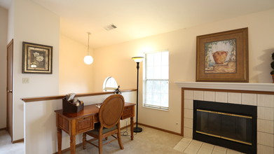 Water's Edge Apartments in Columbus, OH - Building Photo - Interior Photo