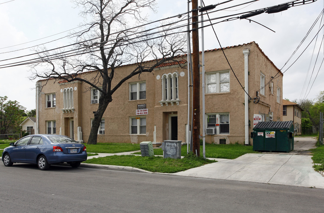 301-303 Warren St in San Antonio, TX - Building Photo