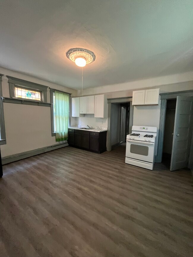 147 Bostwick Ave, Unit 1