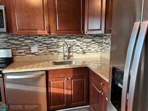 7797 Golf Cir Dr in Margate, FL - Building Photo - Building Photo