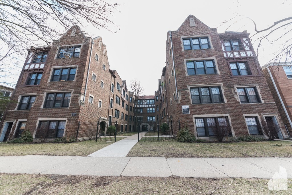 2625 W Berwyn Ave, Unit 1B in Chicago, IL - Foto de edificio