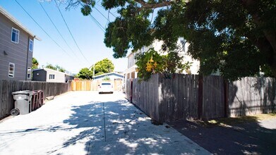 5938 Vallejo St in Oakland, CA - Building Photo - Building Photo