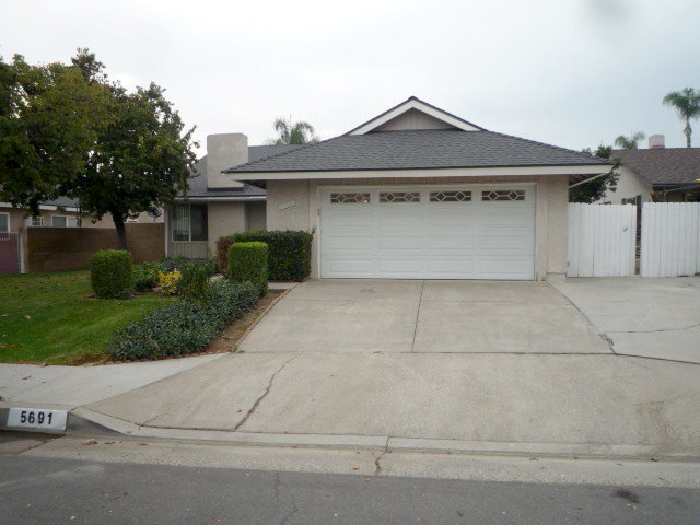 5691 Lynnbrook Plz in Yorba Linda, CA - Foto de edificio - Building Photo
