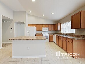 7715 Nottinghill Sky Dr in Apollo Beach, FL - Building Photo - Building Photo