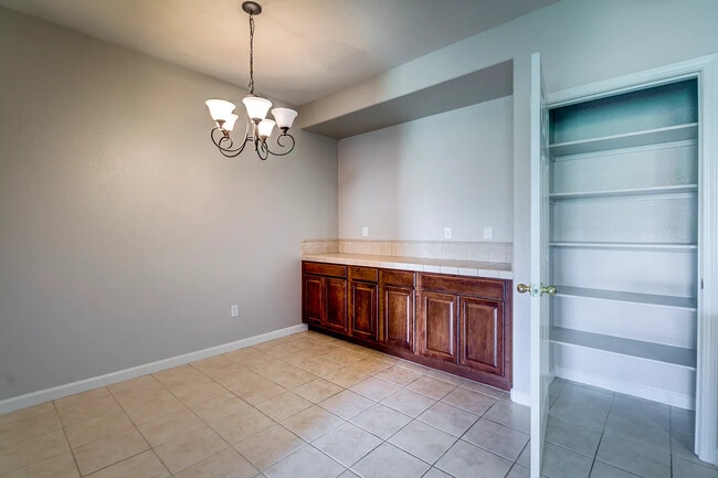 6530 Hearthstone Cir in Rocklin, CA - Building Photo - Building Photo