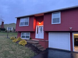 5735 Stonykill Dr in East Syracuse, NY - Building Photo