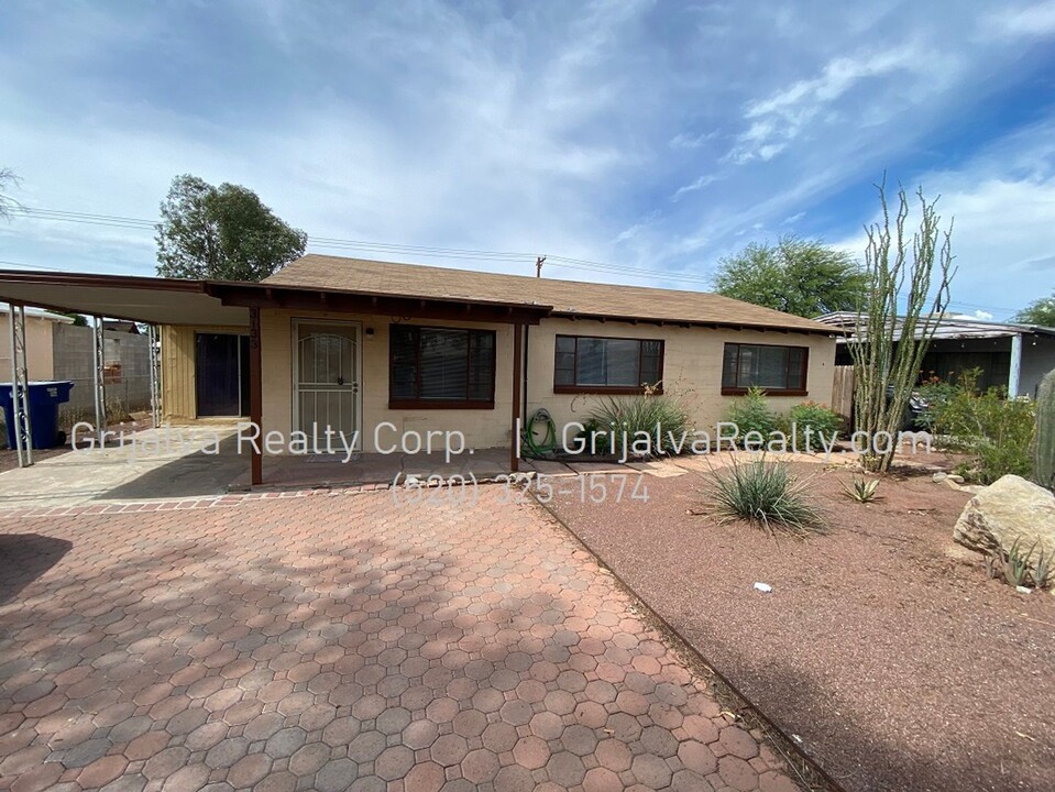 3133 E Silverlake Rd in Tucson, AZ - Foto de edificio