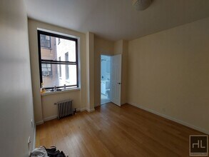 AMAZING STUDIO APARTMENT!! AMAZING DEAL! W in New York, NY - Building Photo - Building Photo