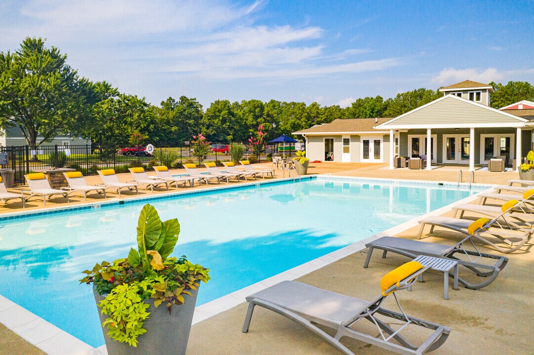 Summit at Bon Air in North Chesterfield, VA - Foto de edificio