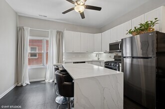 855 W Erie St in Chicago, IL - Foto de edificio - Building Photo