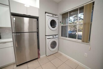 8360 SW 27th St in Miramar, FL - Building Photo - Building Photo