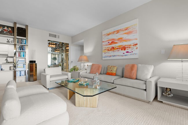 900 Island Dr in Rancho Mirage, CA - Building Photo - Building Photo