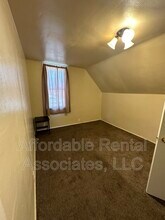 827 W Maple St in Milwaukee, WI - Building Photo - Building Photo