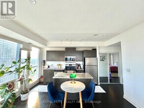 360-2360 Square One Dr in Mississauga, ON - Building Photo - Building Photo