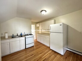 189 Beacon St, Unit 3 Apartments