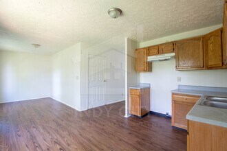 8432 E 37th Pl in Indianapolis, IN - Building Photo - Building Photo