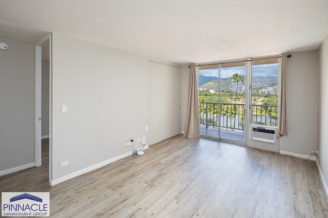 2452 Tusitala St in Honolulu, HI - Building Photo - Building Photo