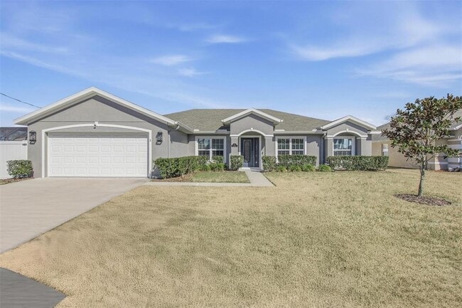 property at 8 Creek Ct