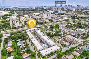 2651 NE 212th Terrace in Miami, FL - Building Photo