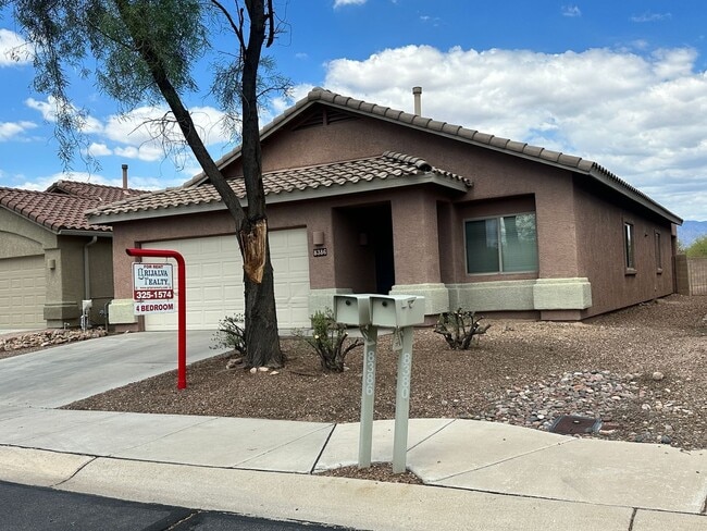 8386 N Wind Swept Ln in Tucson, AZ - Foto de edificio - Building Photo