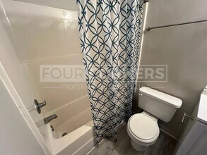 Room in Duplex on Beck St in Greensboro, NC - Foto de edificio - Building Photo