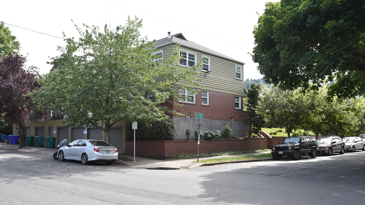 Chapman Manor in Portland, OR - Building Photo