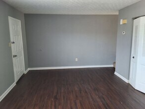 1221 Clear Ridge Ln in Radcliff, KY - Building Photo - Building Photo